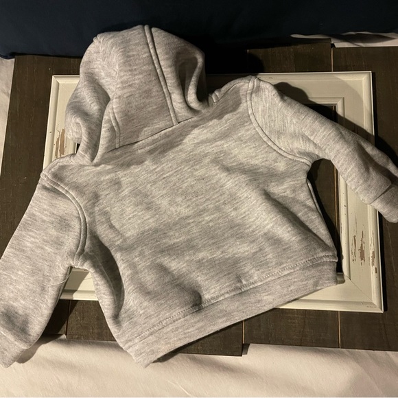 NBA baby hoodie, excellent condition. Size 0-3mo - Picture 2 of 5